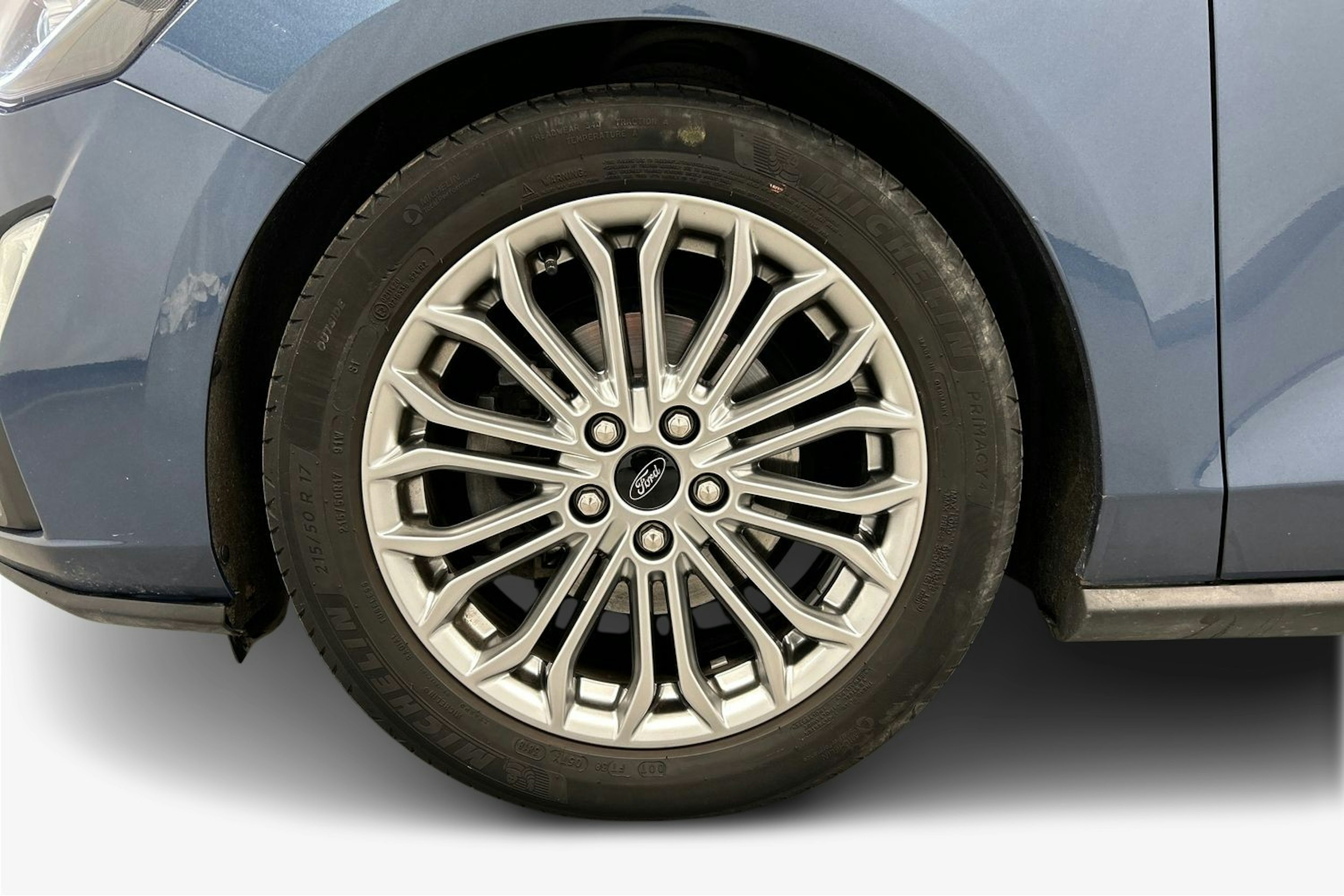 sininen Ford Focus 2019 kuva 11.