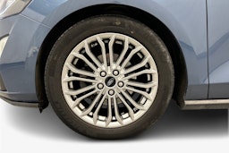 sininen Ford Focus 2019 kuva 11.