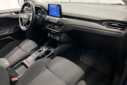 sininen Ford Focus 2019 kuva 17.
