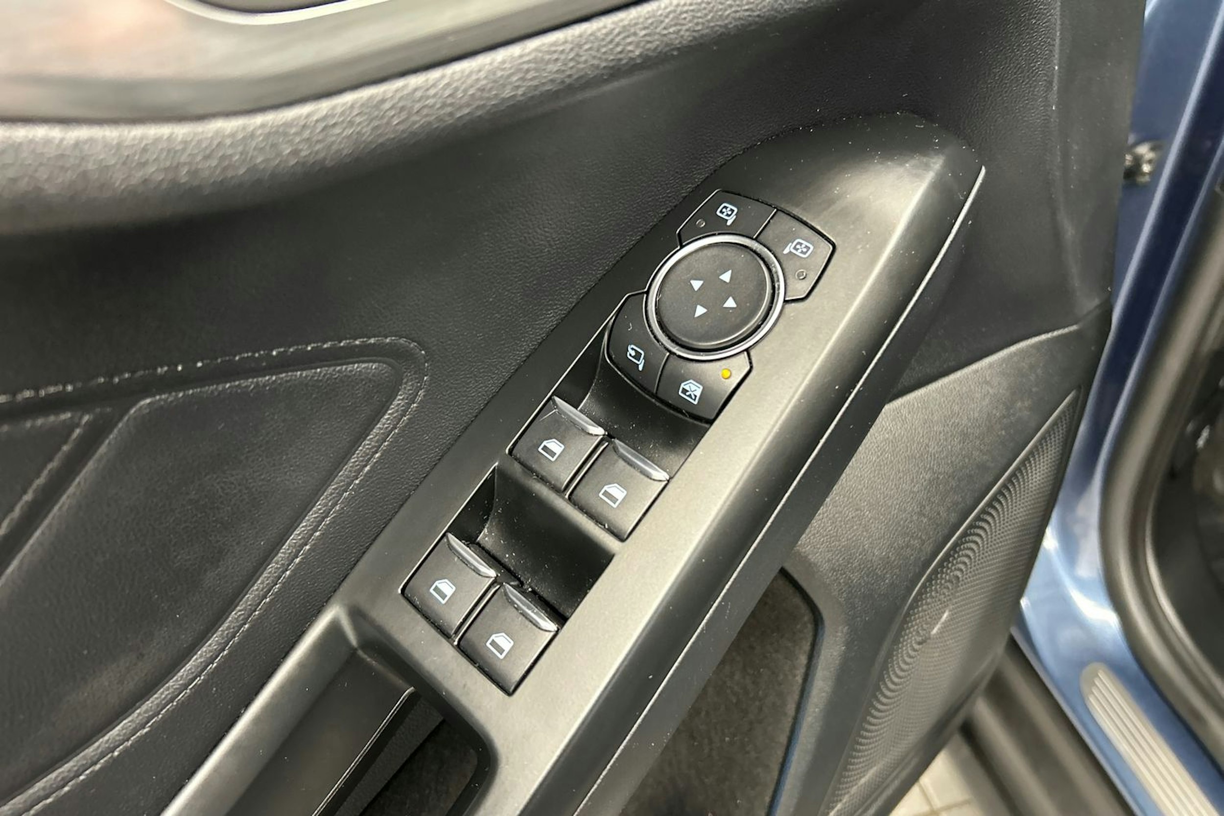 sininen Ford Focus 2019 kuva 20.