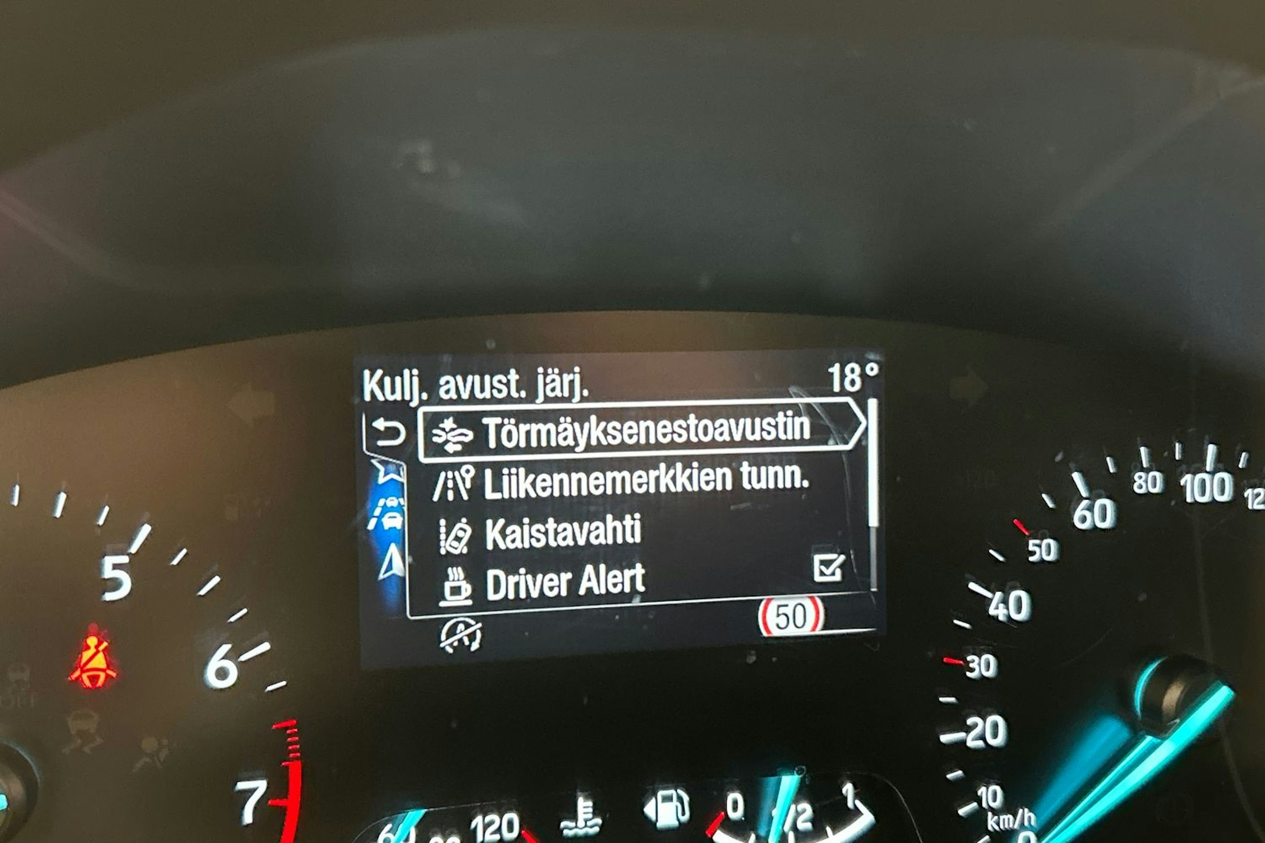 sininen Ford Focus 2019 kuva 23.