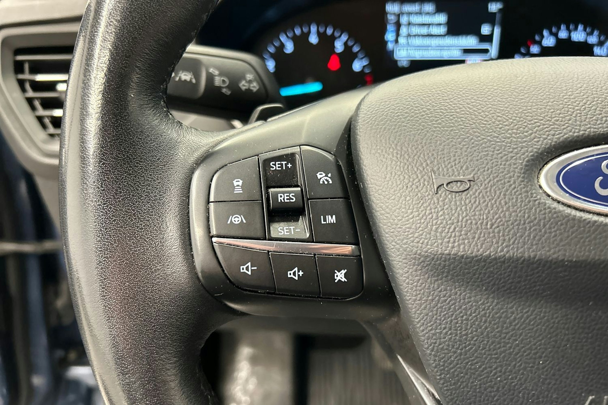 sininen Ford Focus 2019 kuva 24.