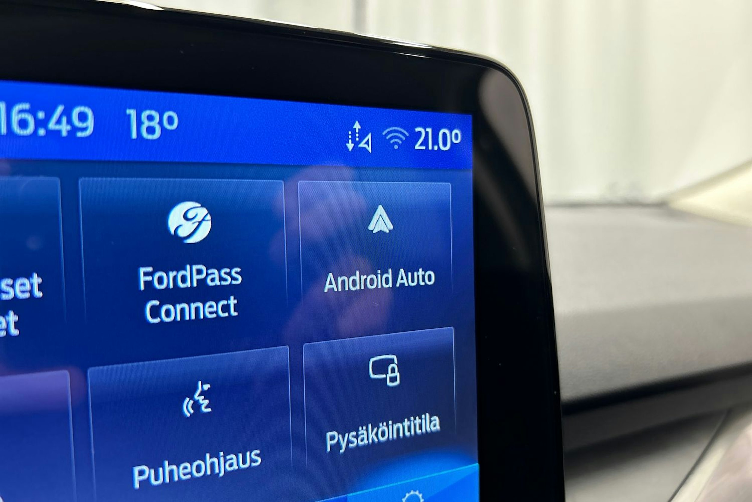 sininen Ford Focus 2019 kuva 28.