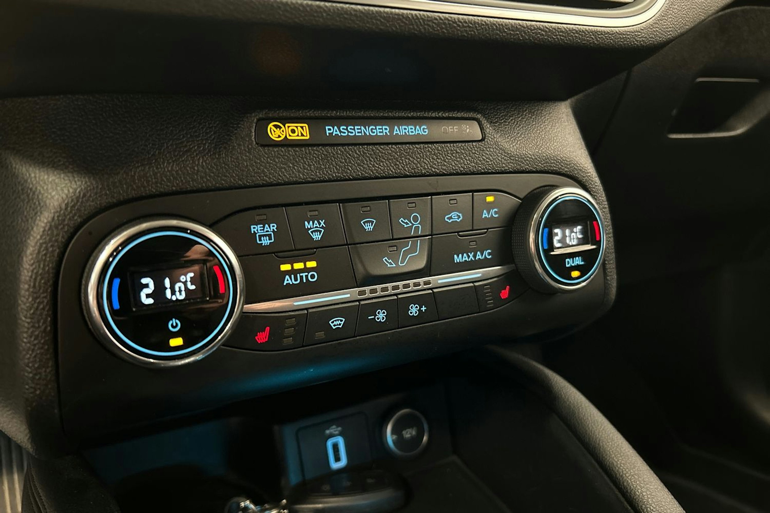 sininen Ford Focus 2019 kuva 30.