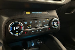 sininen Ford Focus 2019 kuva 30.