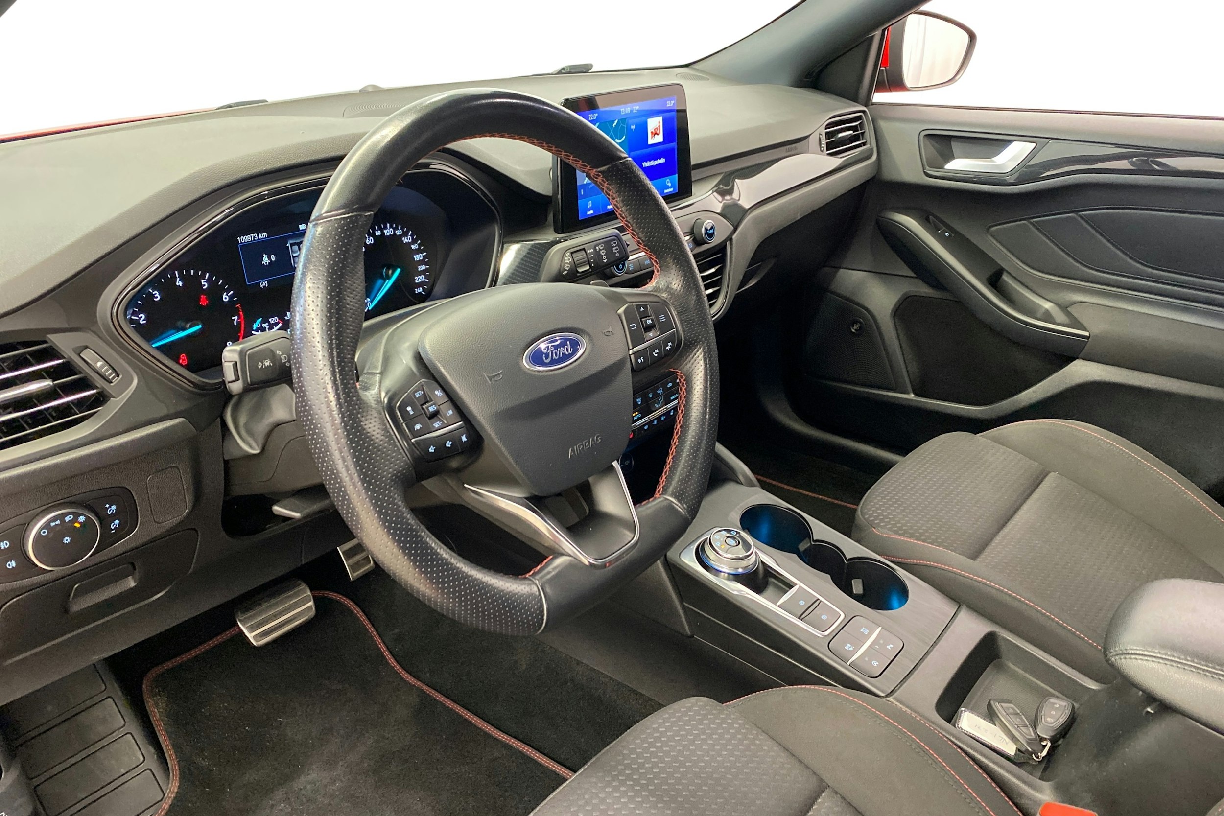 punainen Ford Focus 2019 kuva 7.