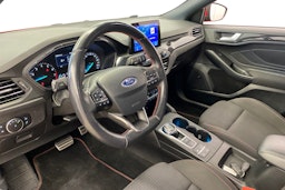 punainen Ford Focus 2019 kuva 7.