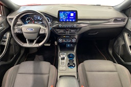 punainen Ford Focus 2019 kuva 9.