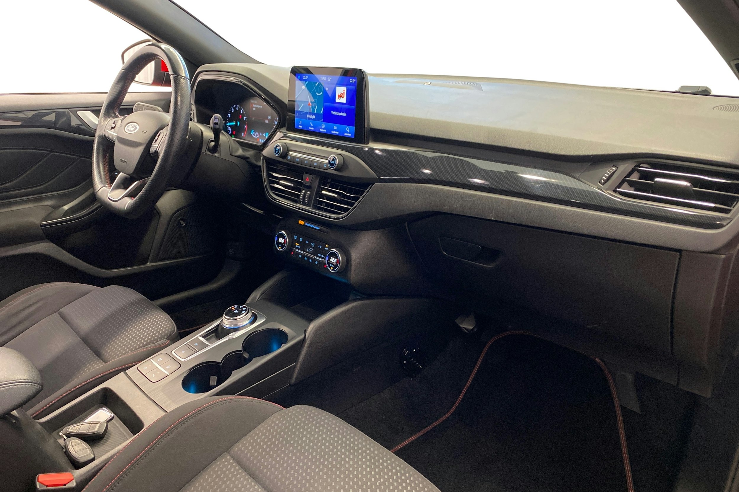 punainen Ford Focus 2019 kuva 10.