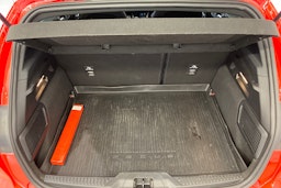 punainen Ford Focus 2019 kuva 16.