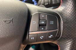 punainen Ford Focus 2019 kuva 20.