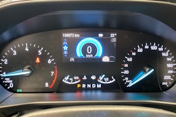 punainen Ford Focus 2019 kuva 21.