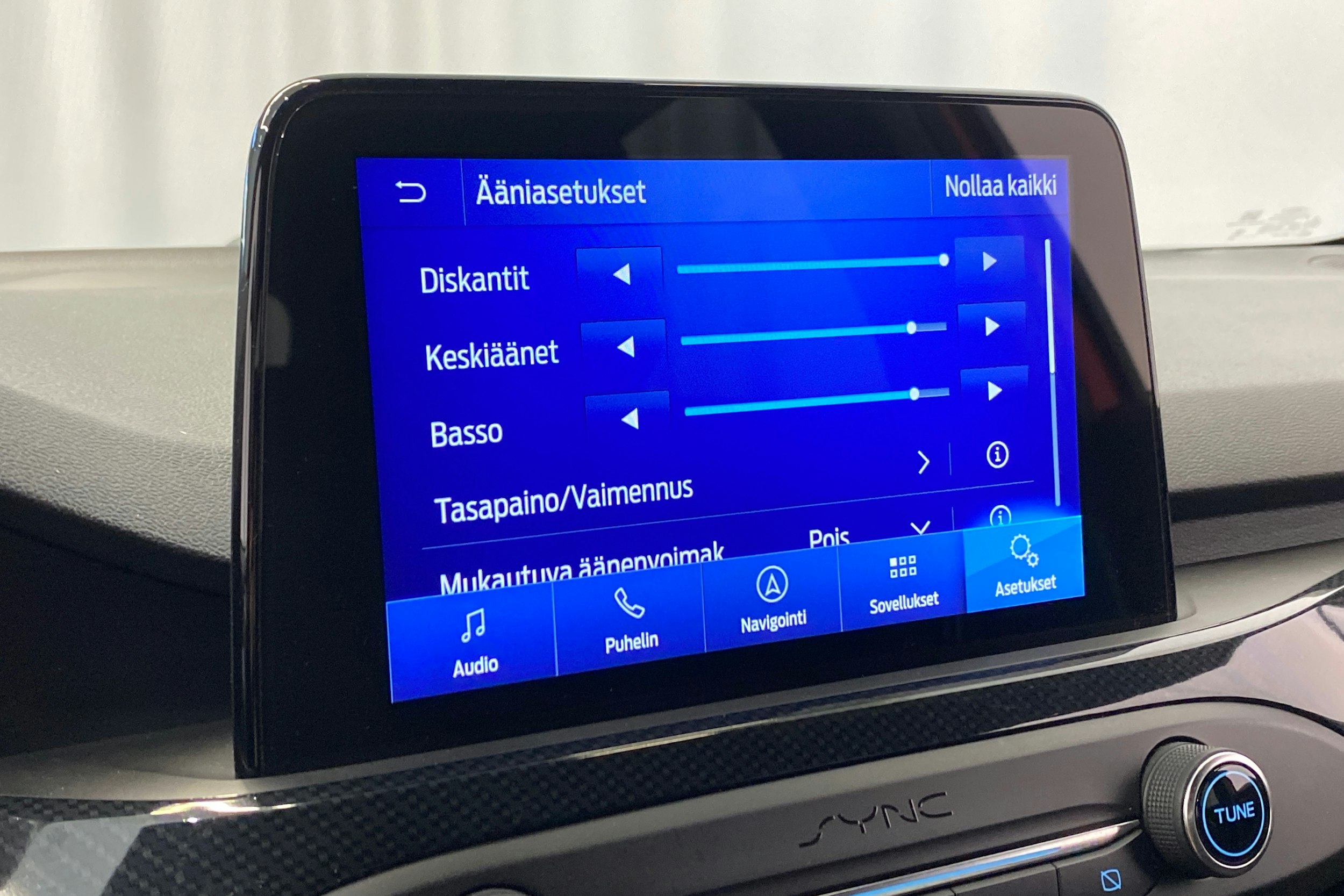 punainen Ford Focus 2019 kuva 25.