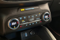 punainen Ford Focus 2019 kuva 27.