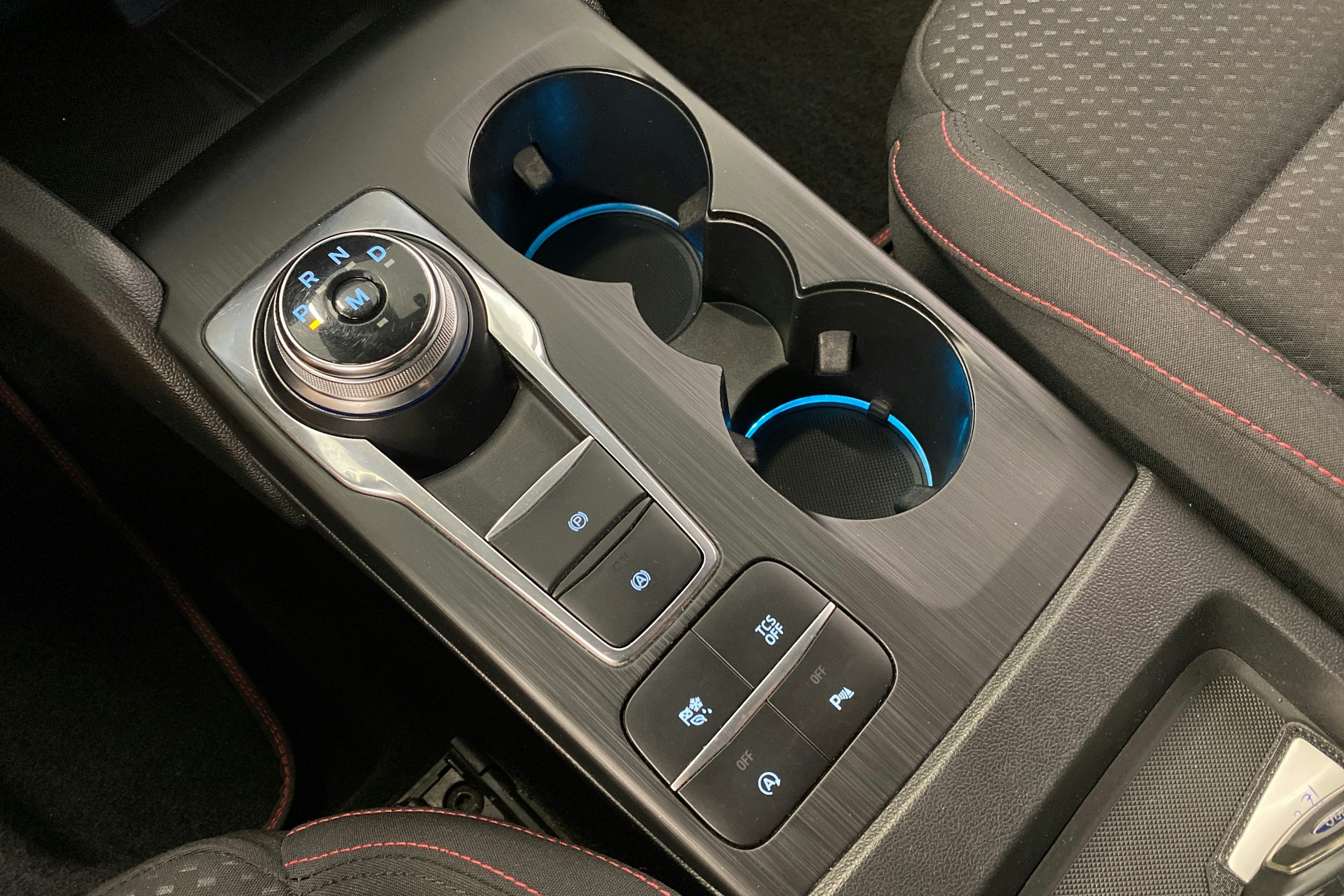punainen Ford Focus 2019 kuva 28.