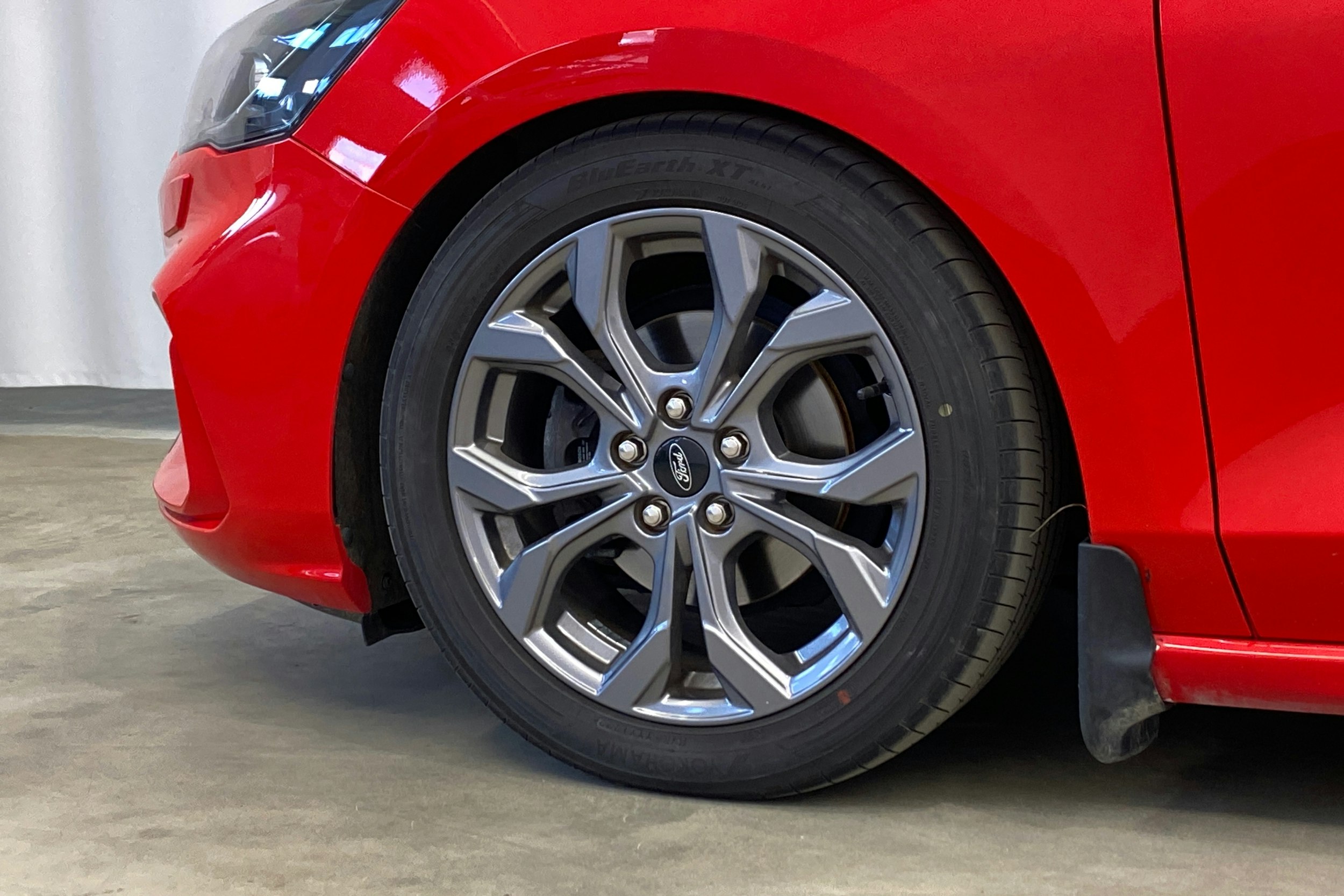 punainen Ford Focus 2019 kuva 34.