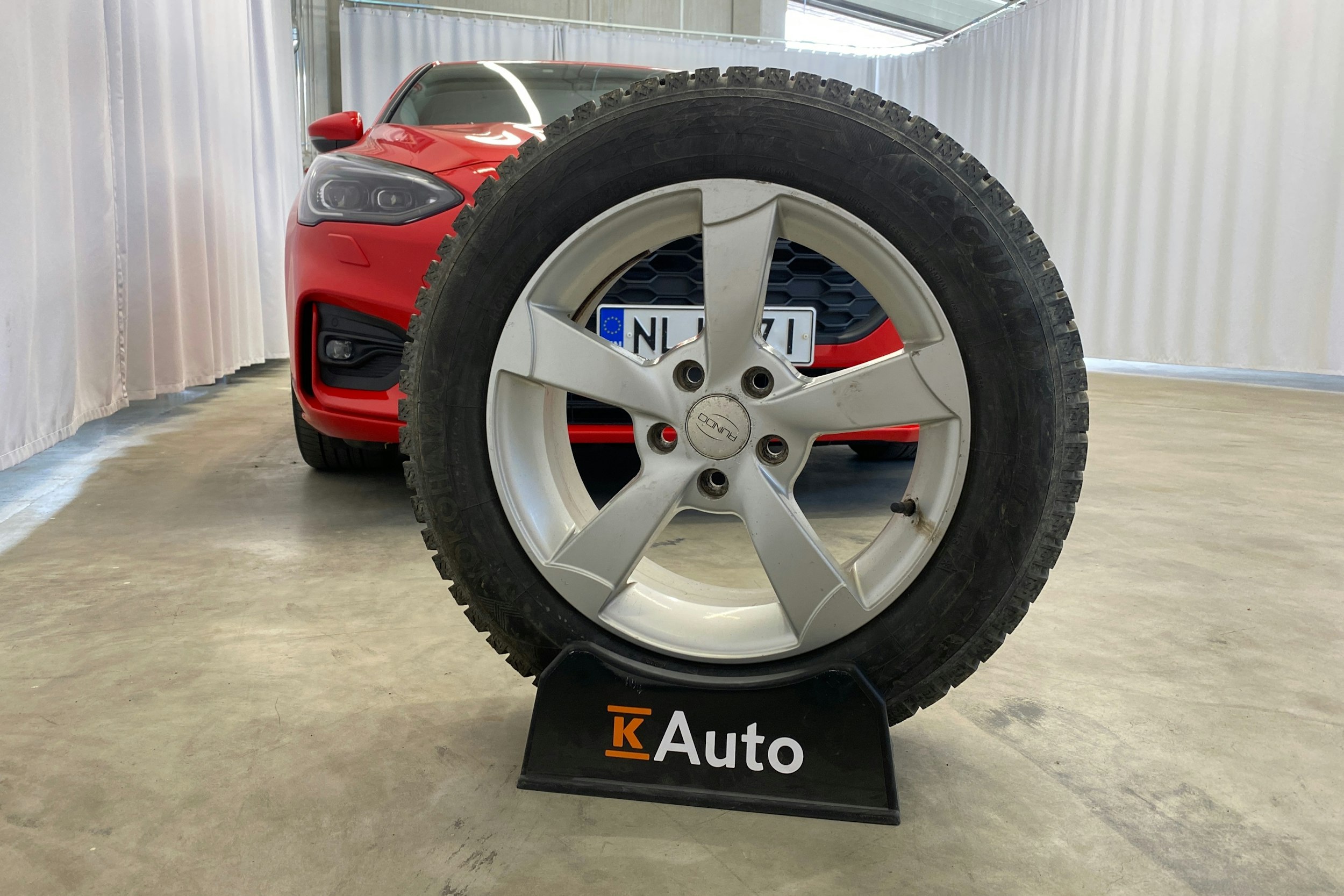punainen Ford Focus 2019 kuva 35.