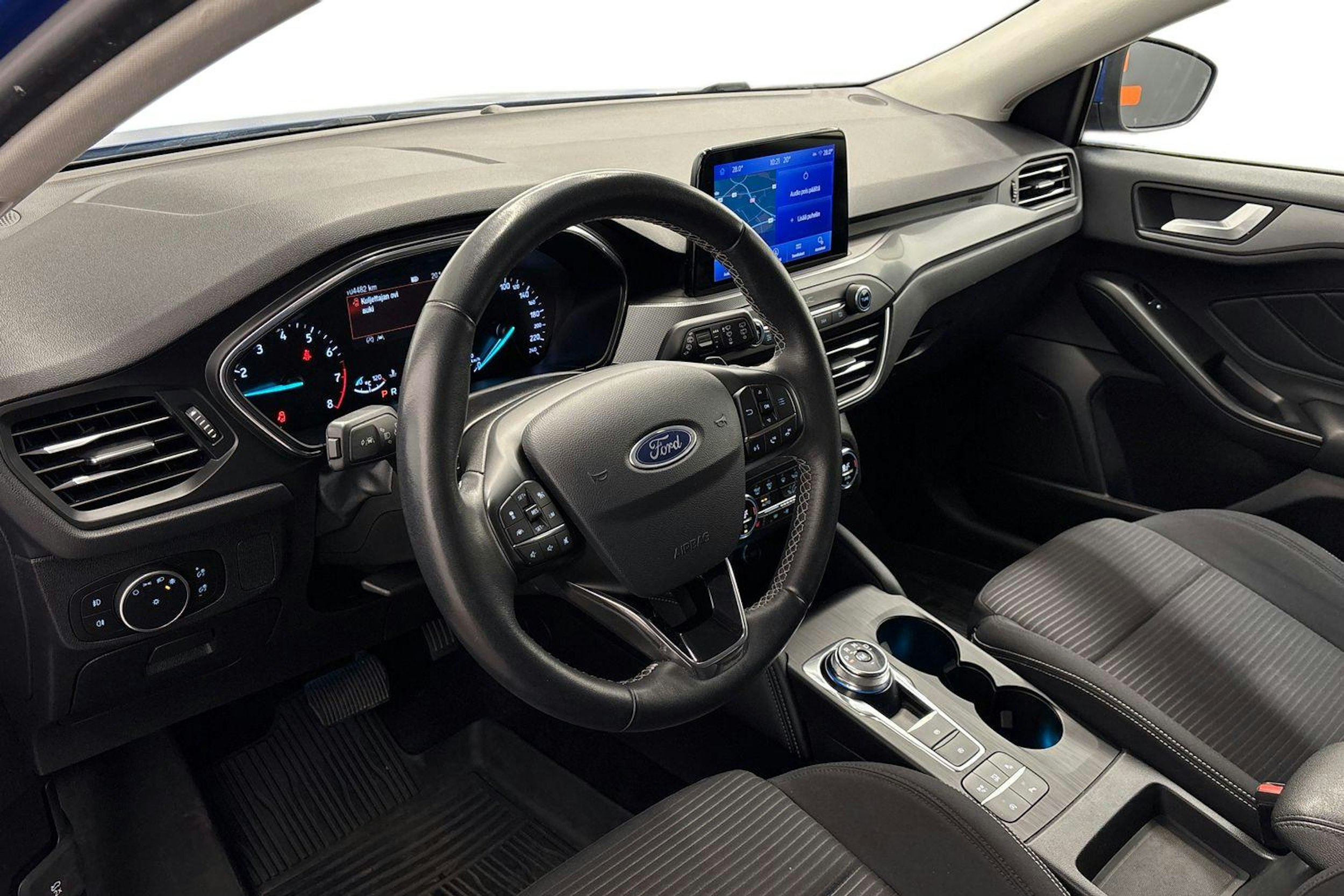 sininen Ford Focus 2019 kuva 7.