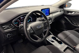 sininen Ford Focus 2019 kuva 7.