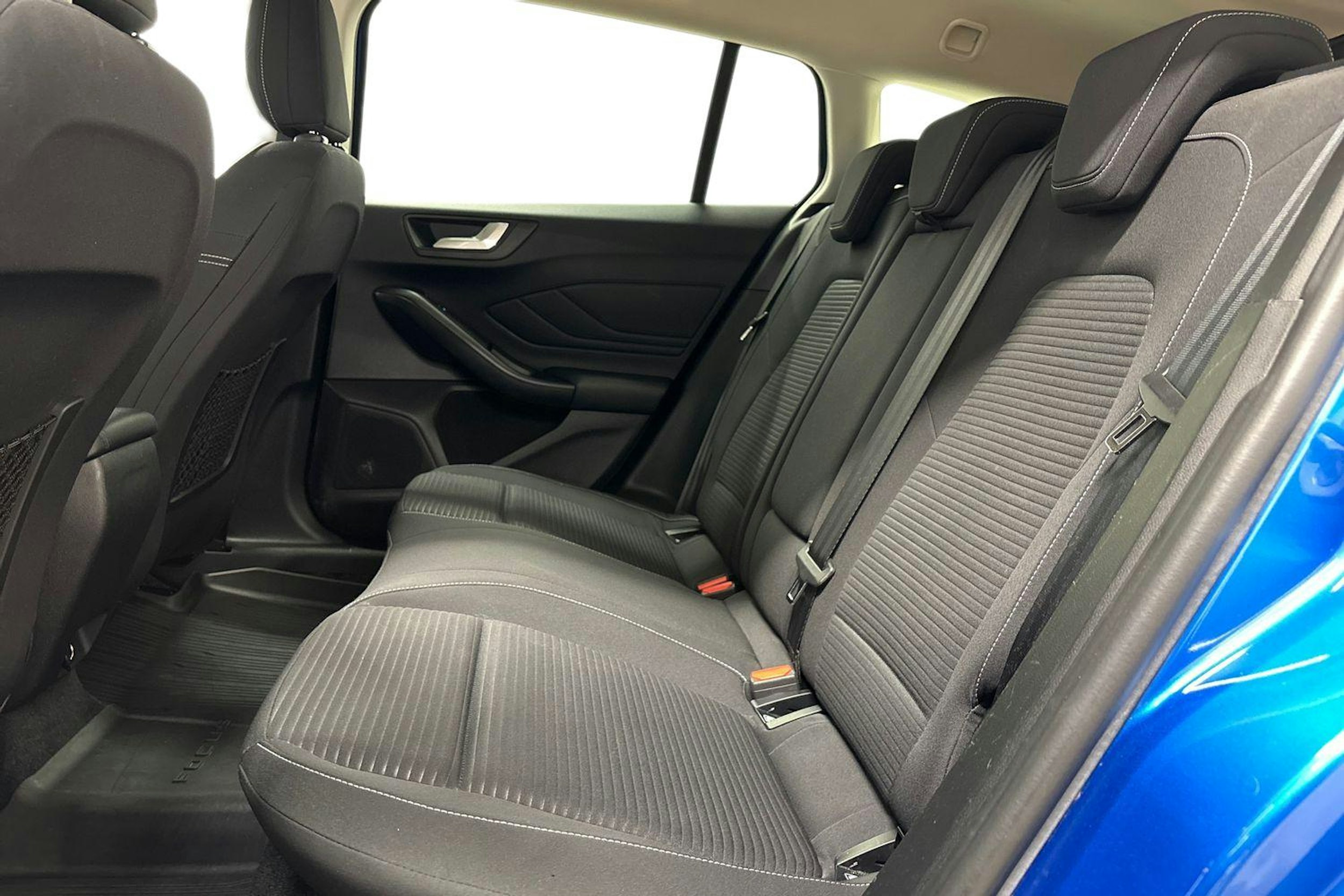 sininen Ford Focus 2019 kuva 10.