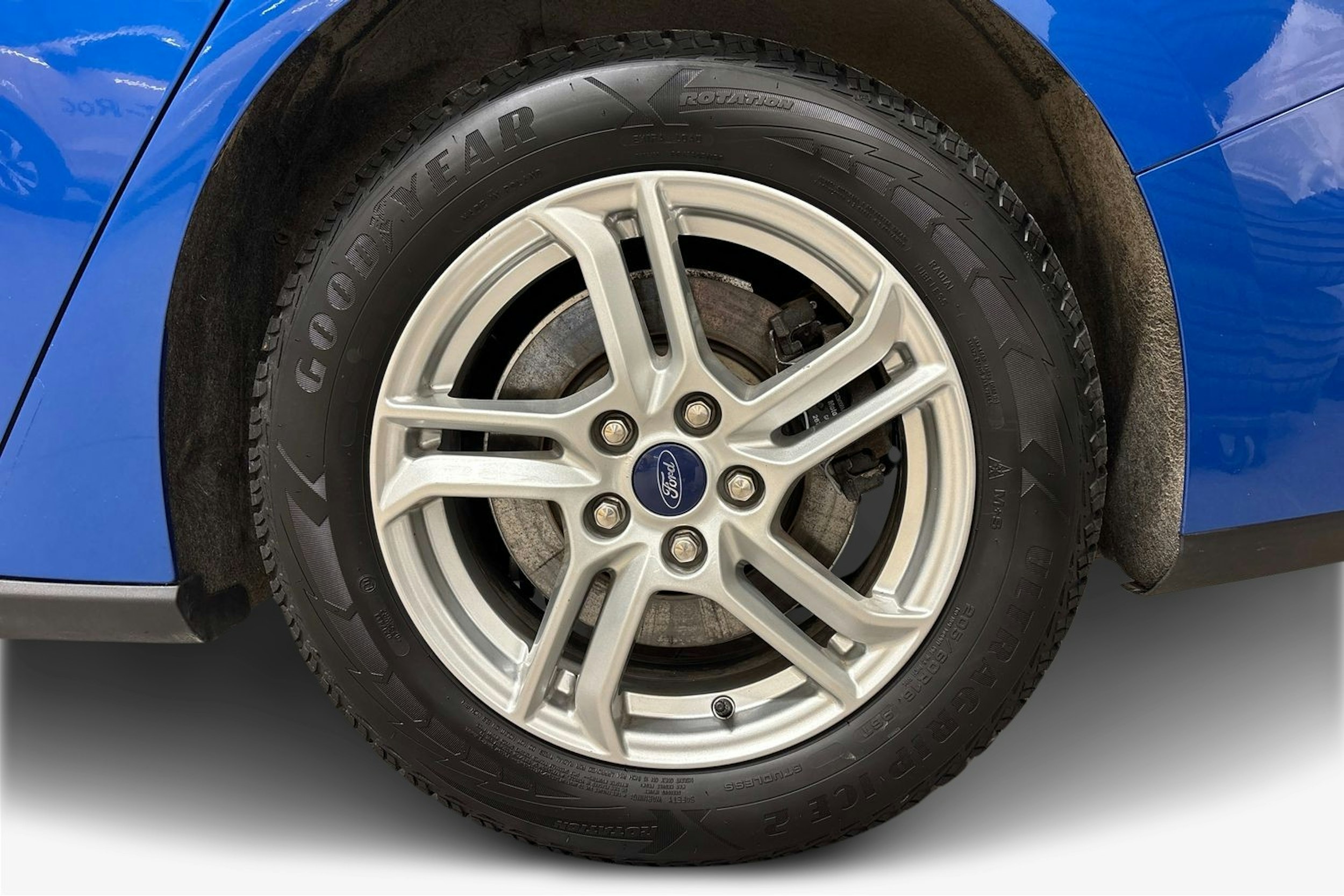 sininen Ford Focus 2019 kuva 11.