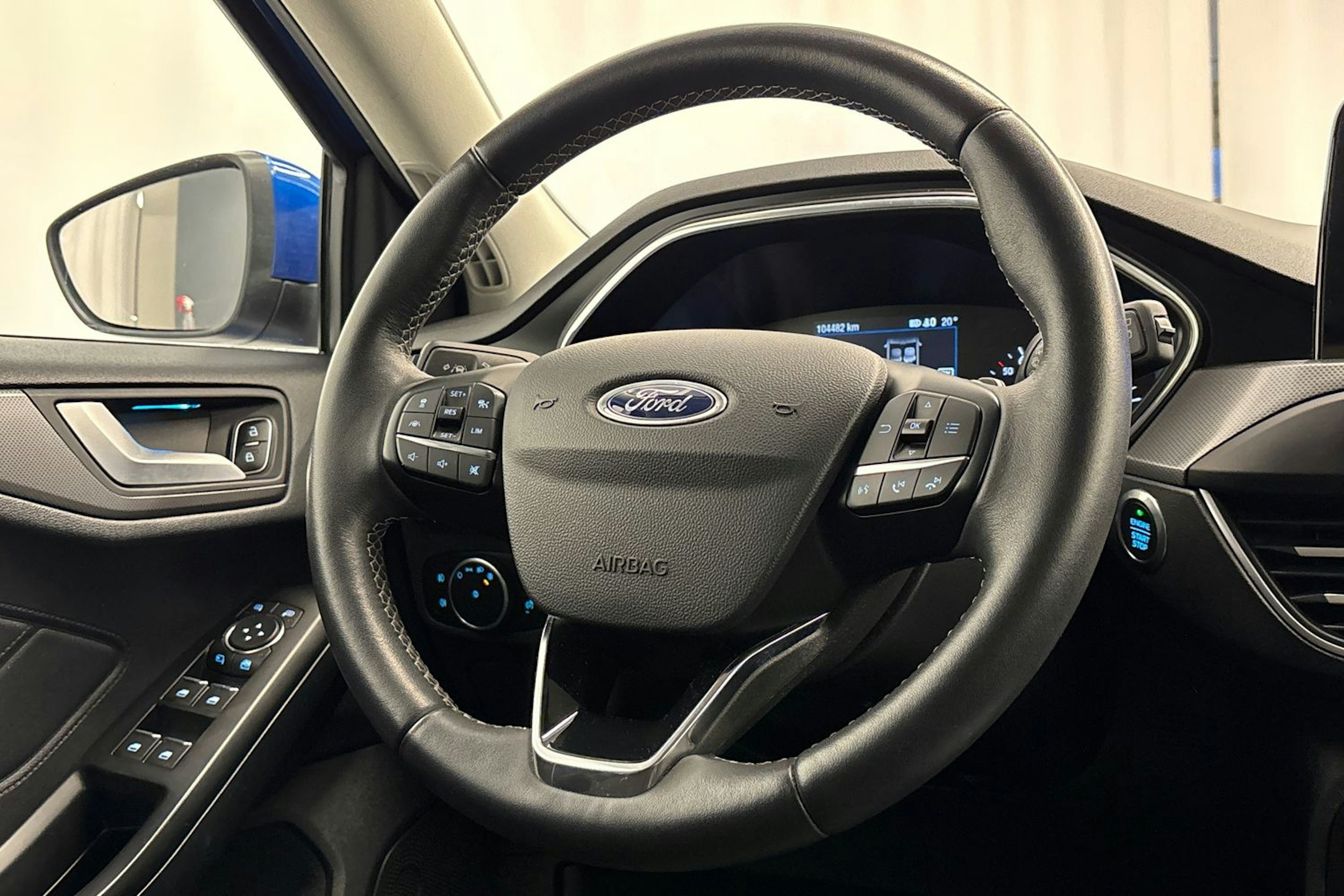 sininen Ford Focus 2019 kuva 15.