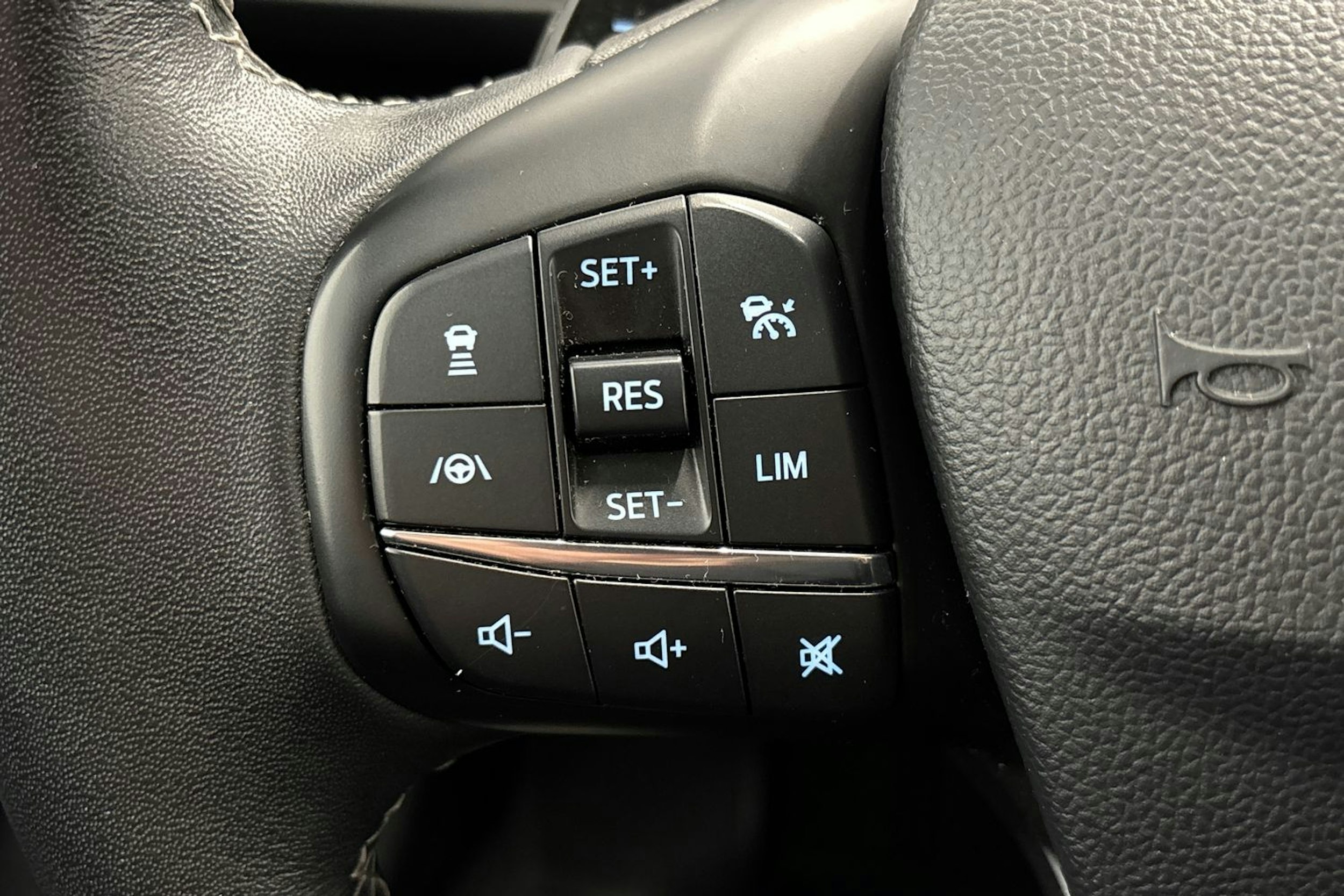 sininen Ford Focus 2019 kuva 16.