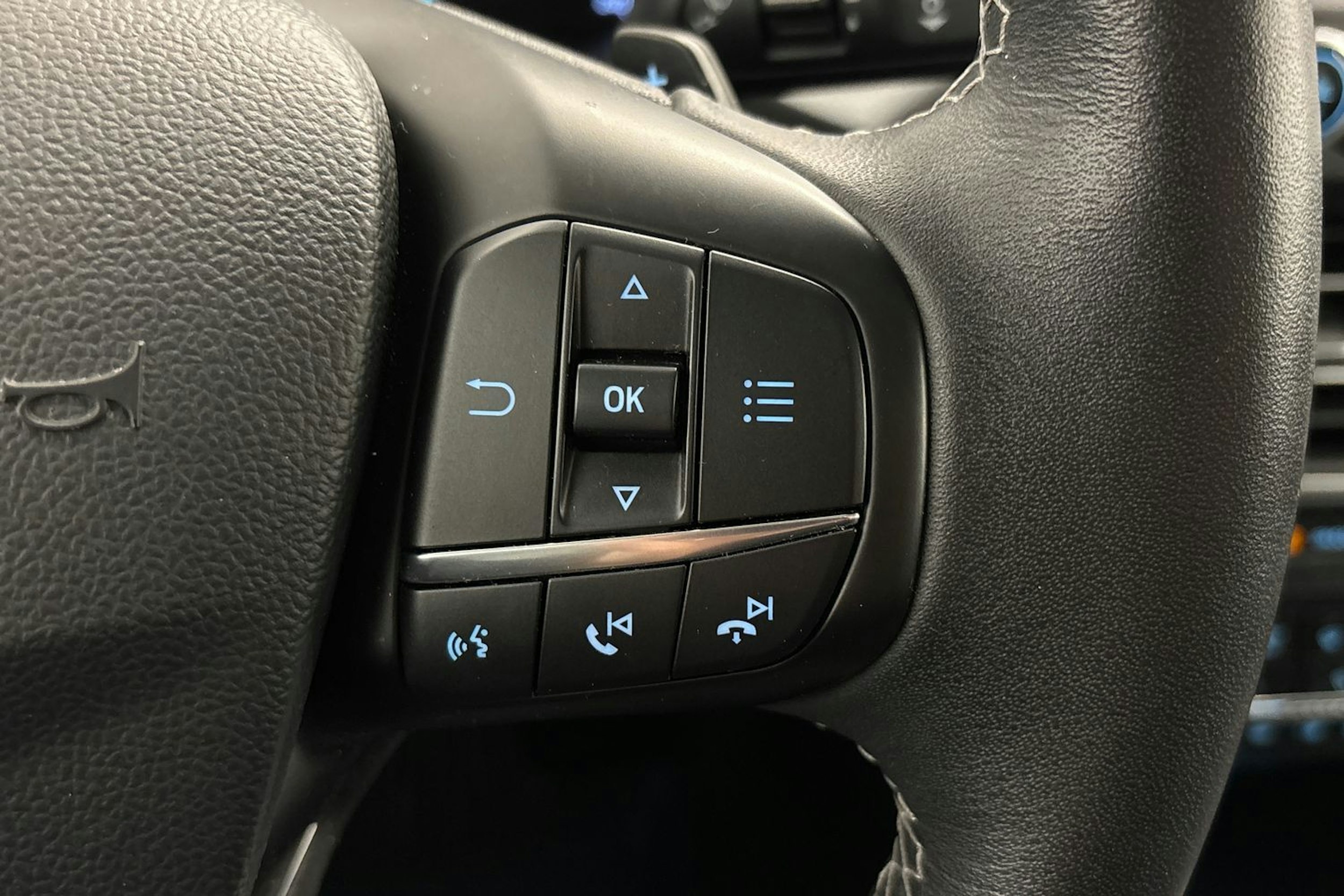 sininen Ford Focus 2019 kuva 17.