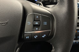 sininen Ford Focus 2019 kuva 17.