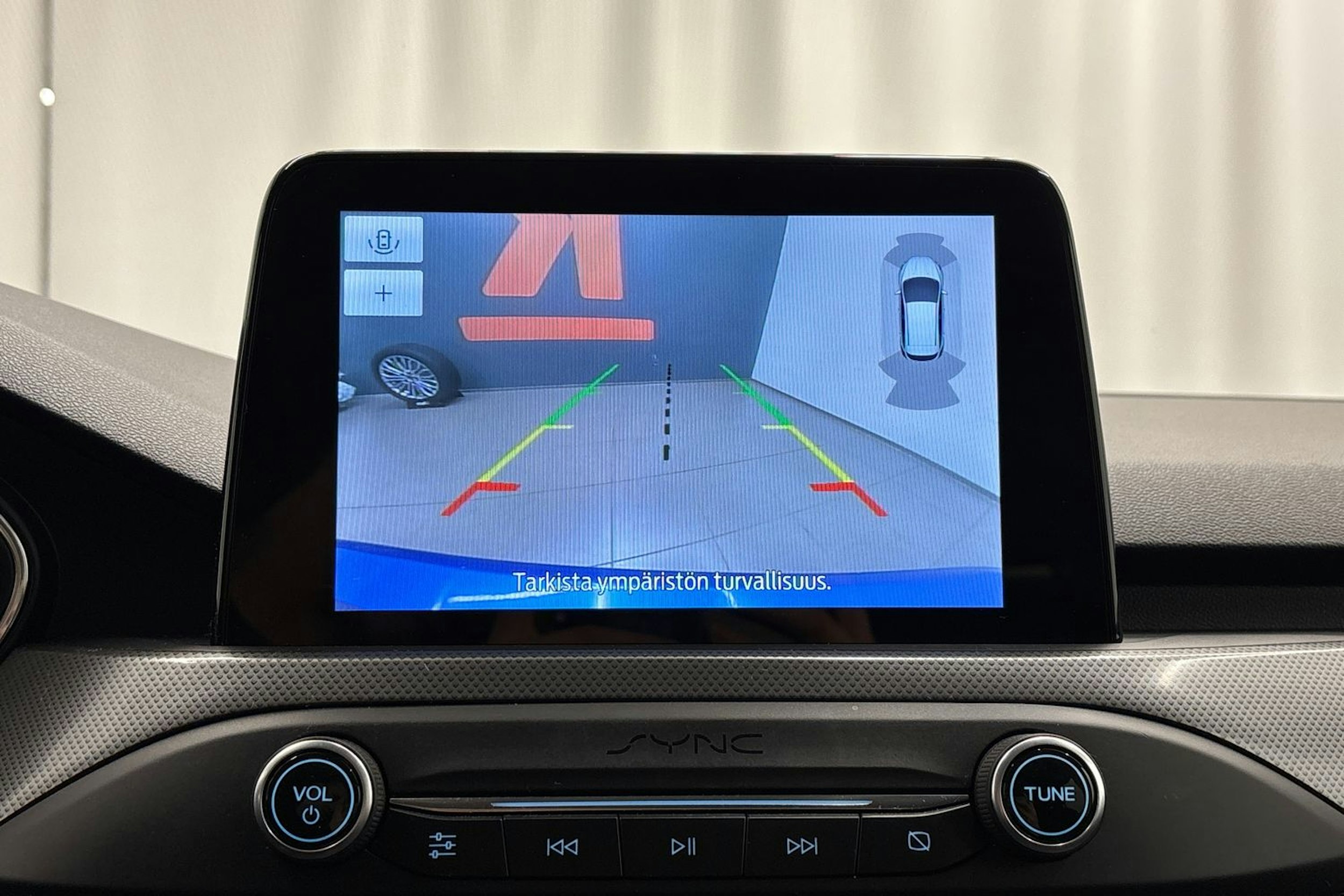 sininen Ford Focus 2019 kuva 23.