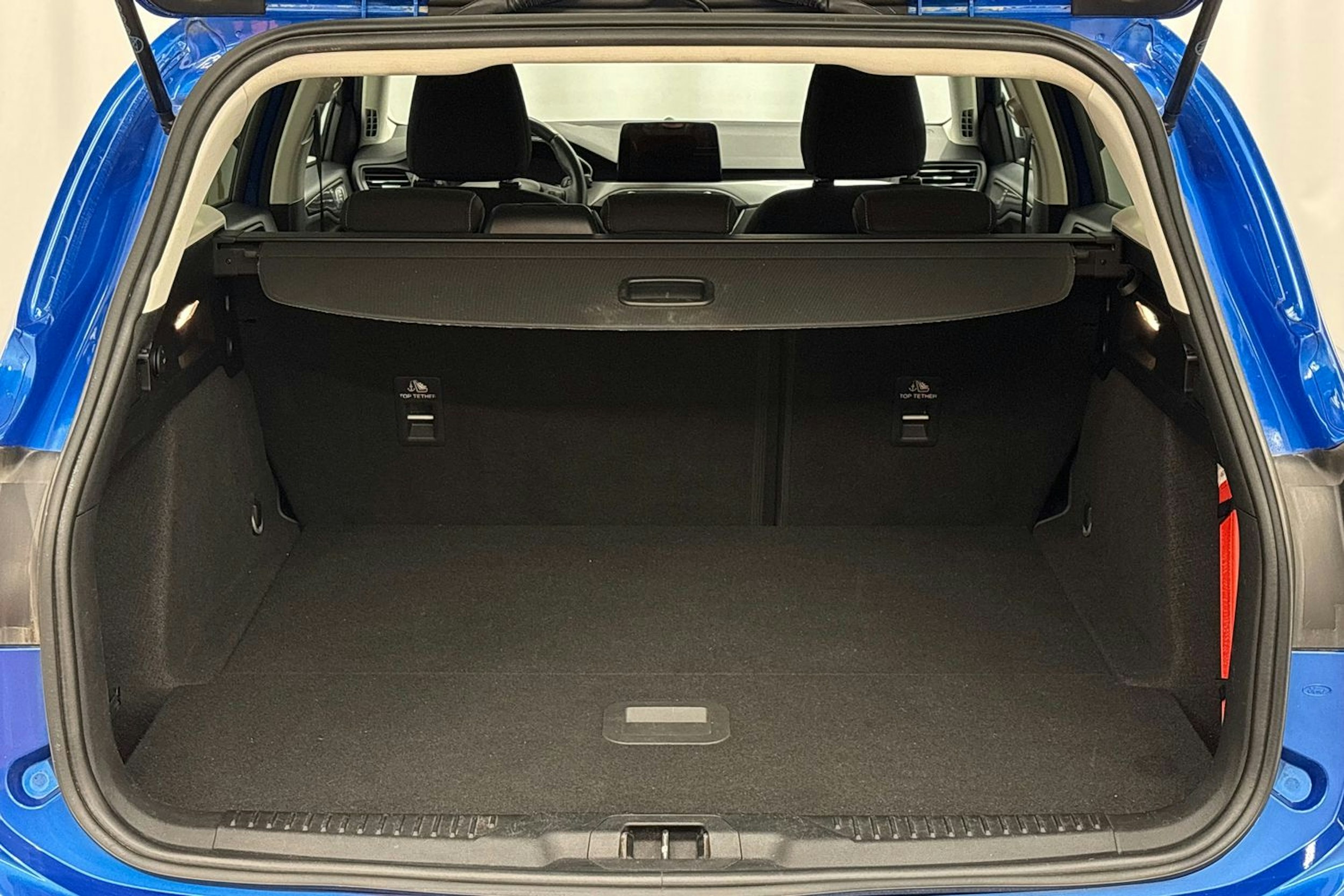 sininen Ford Focus 2019 kuva 24.