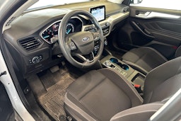 valkoinen Ford Focus 2019 kuva 3.
