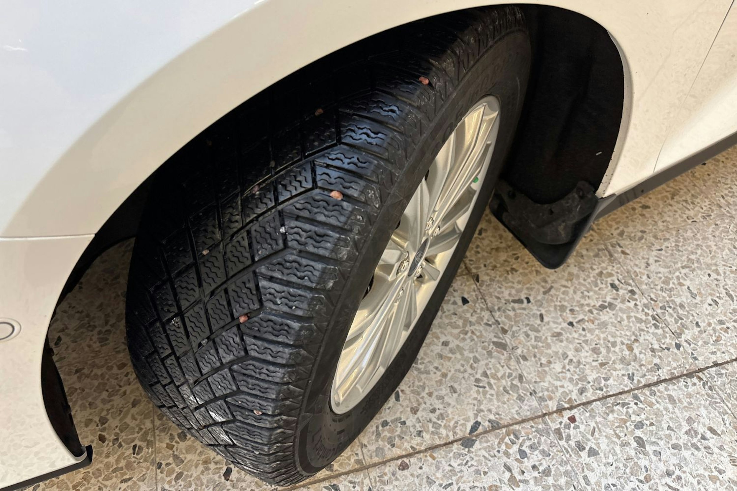 valkoinen Ford Focus 2019 kuva 13.