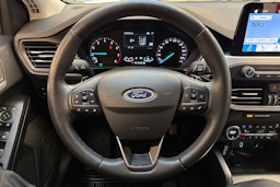 valkoinen Ford Focus 2019 kuva 17.