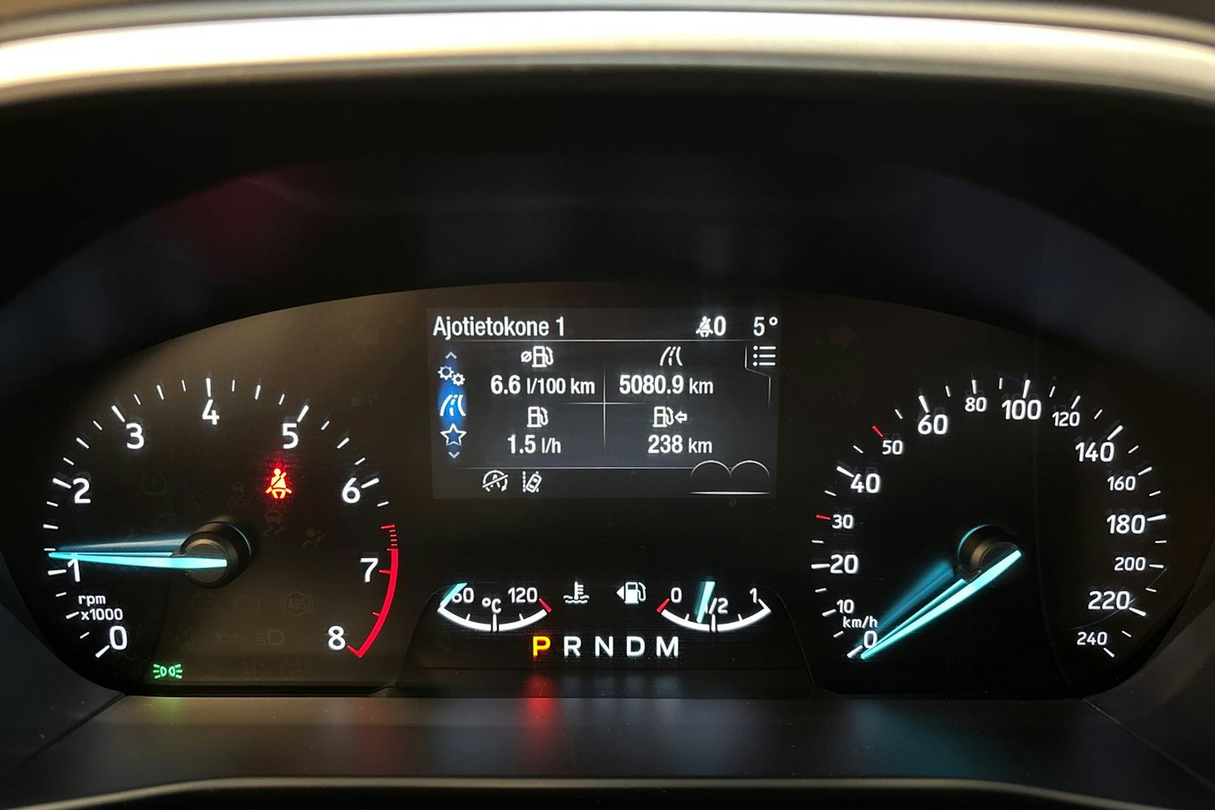 valkoinen Ford Focus 2019 kuva 18.