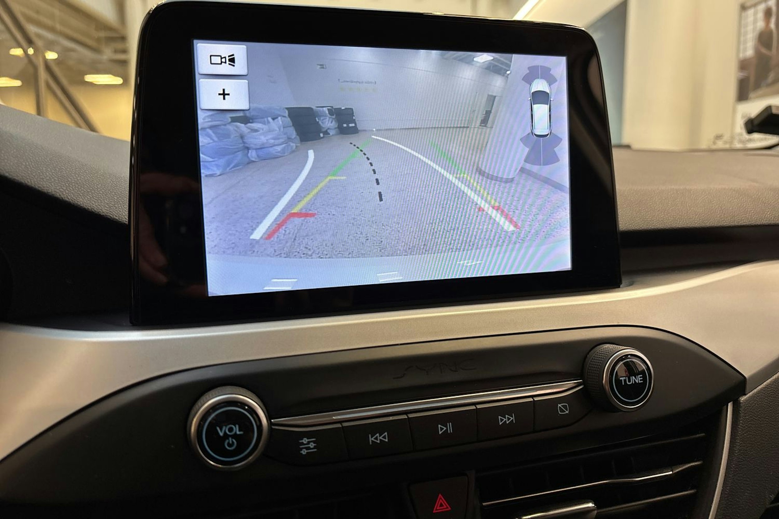 valkoinen Ford Focus 2019 kuva 19.