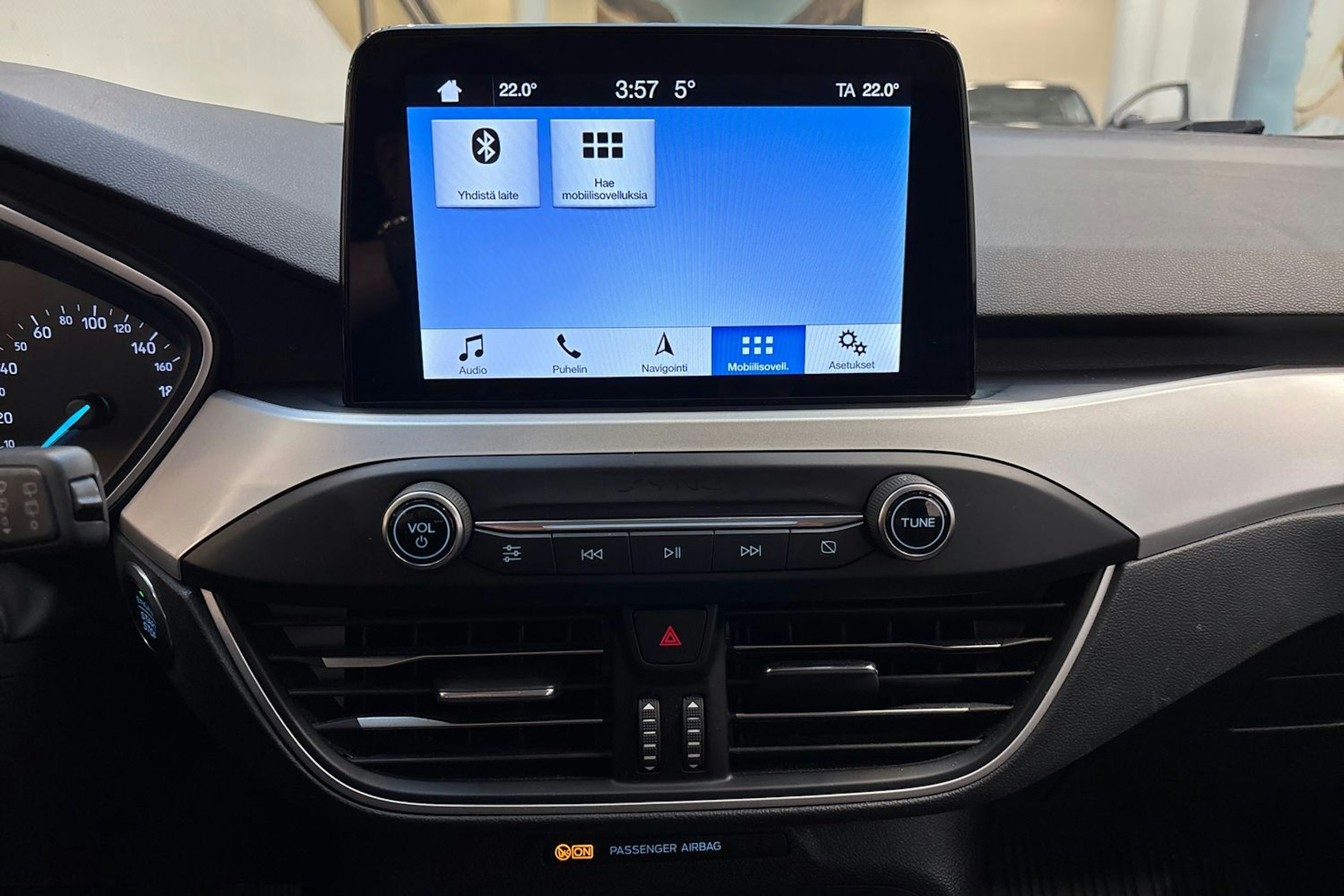 valkoinen Ford Focus 2019 kuva 21.