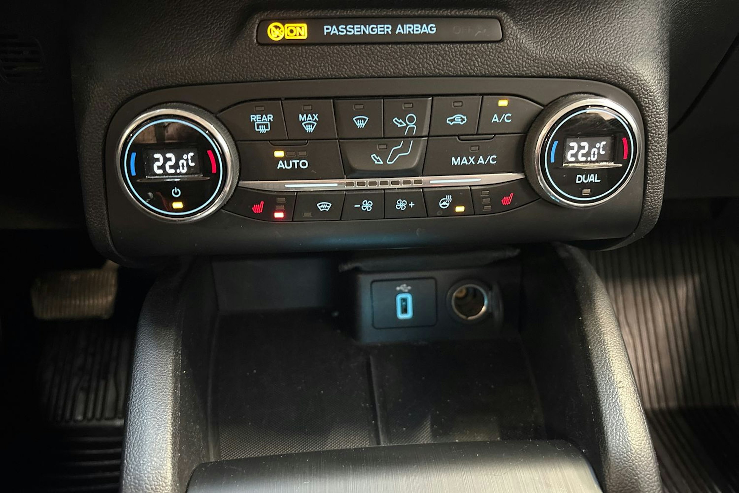 valkoinen Ford Focus 2019 kuva 22.