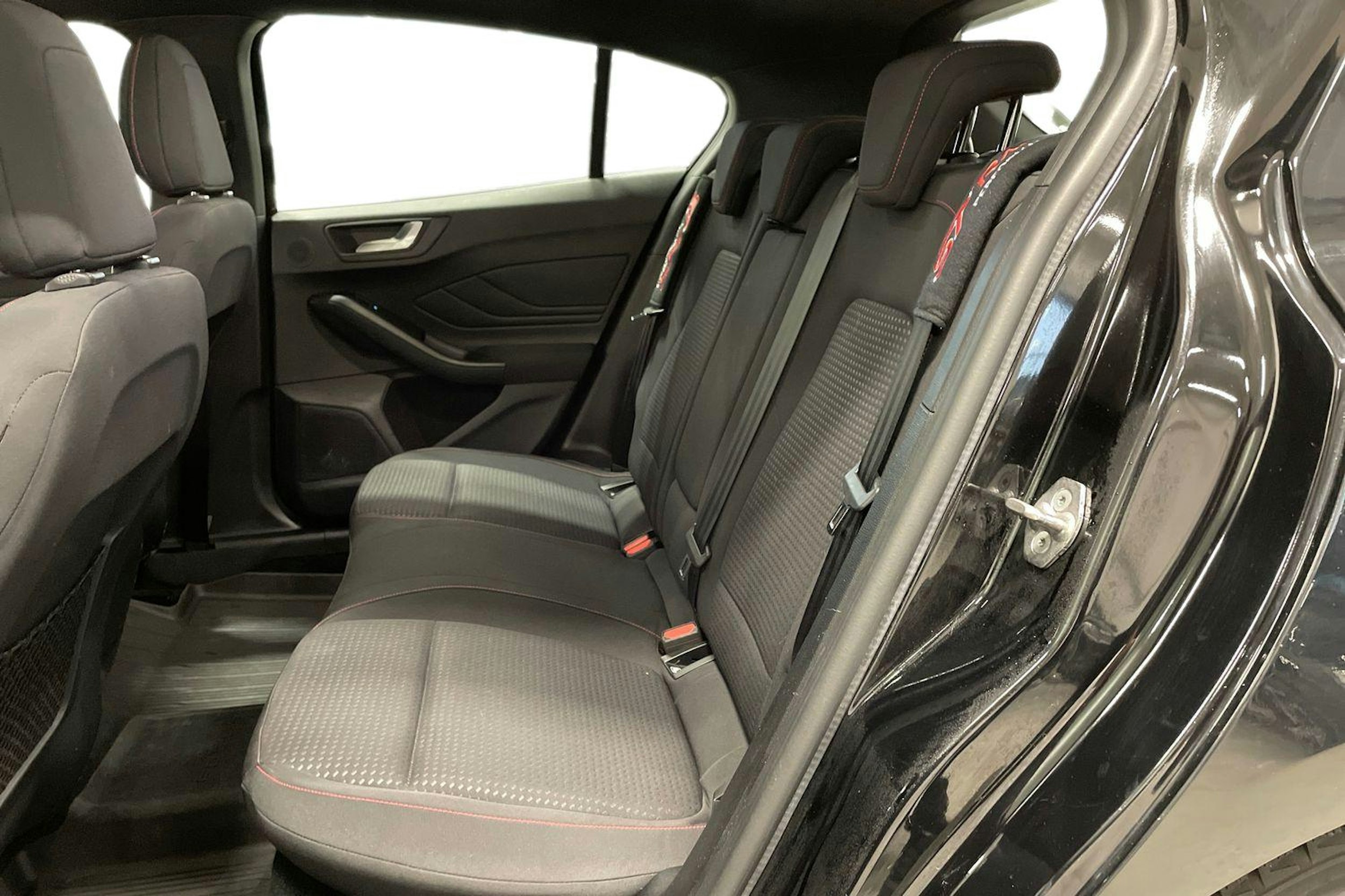 musta Ford Focus 2019 kuva 10.