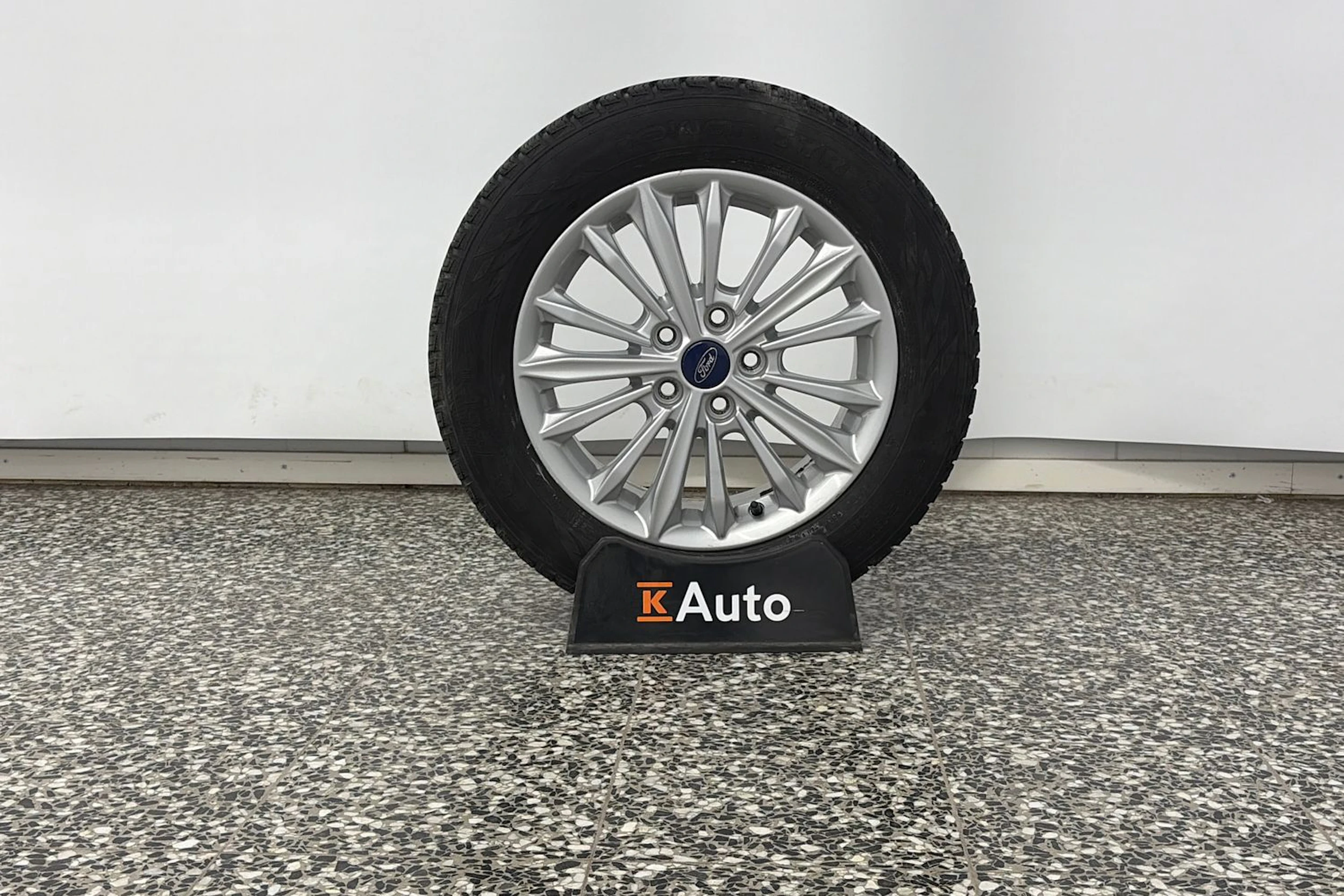 Sininen Ford FOCUS 2019 kuva 13.