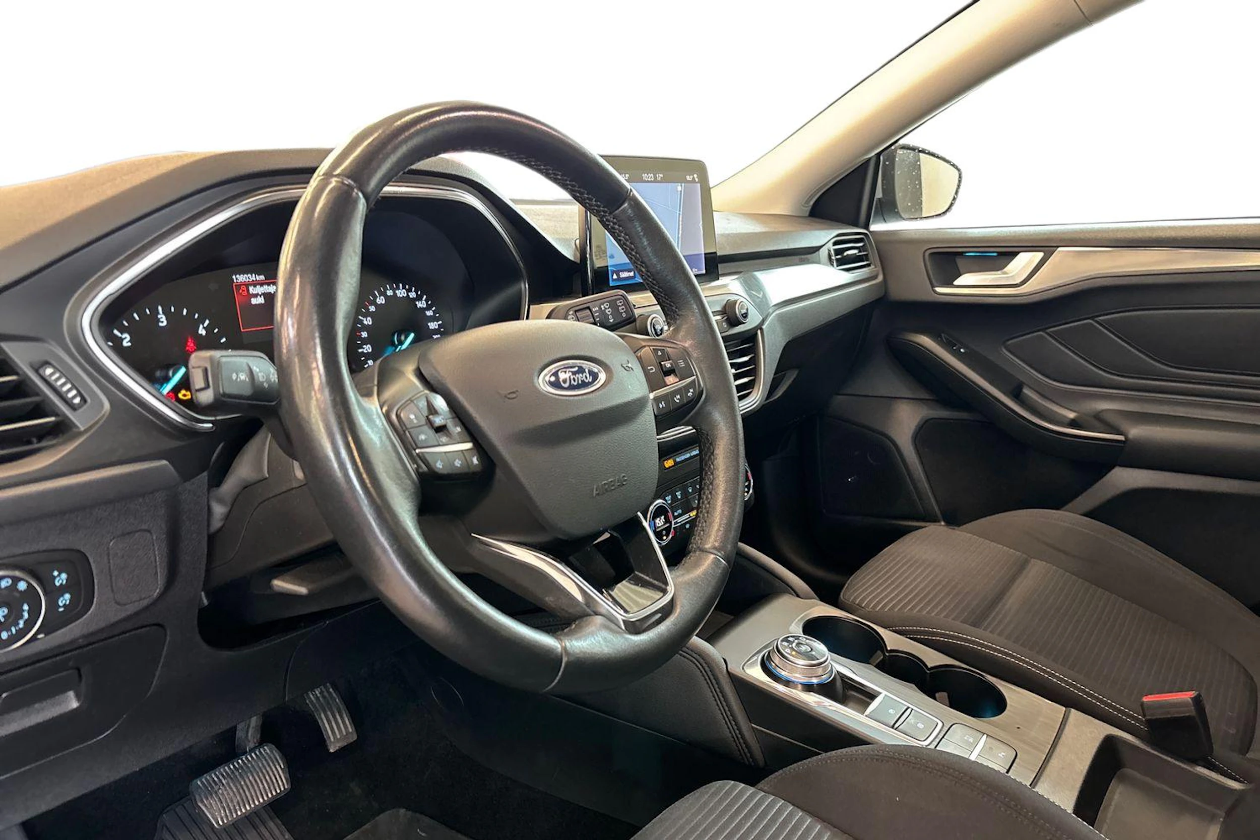 Harmaa Ford FOCUS 2019 kuva 6.