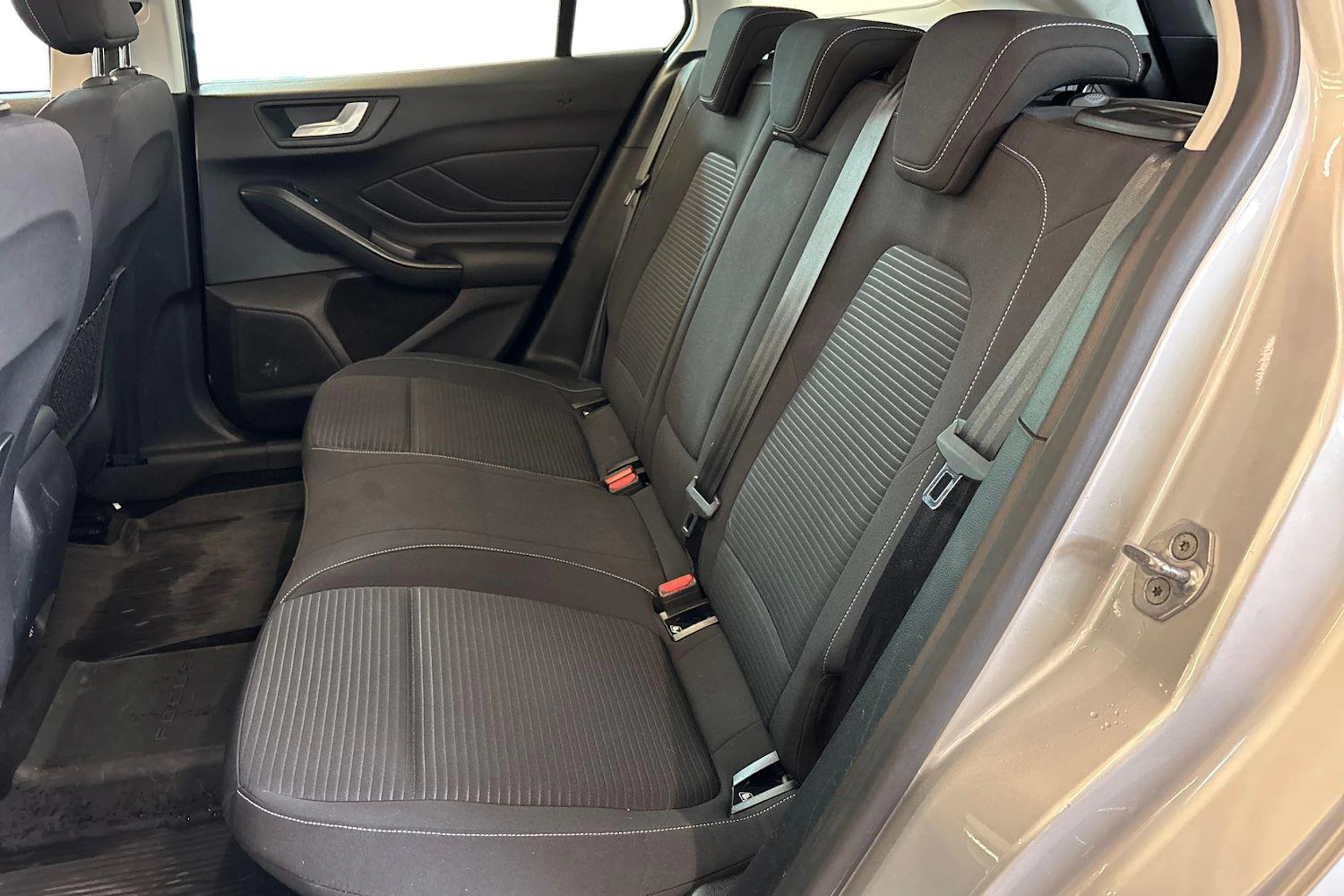 Harmaa Ford FOCUS 2019 kuva 8.