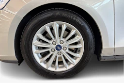 Harmaa Ford FOCUS 2019 kuva 9.