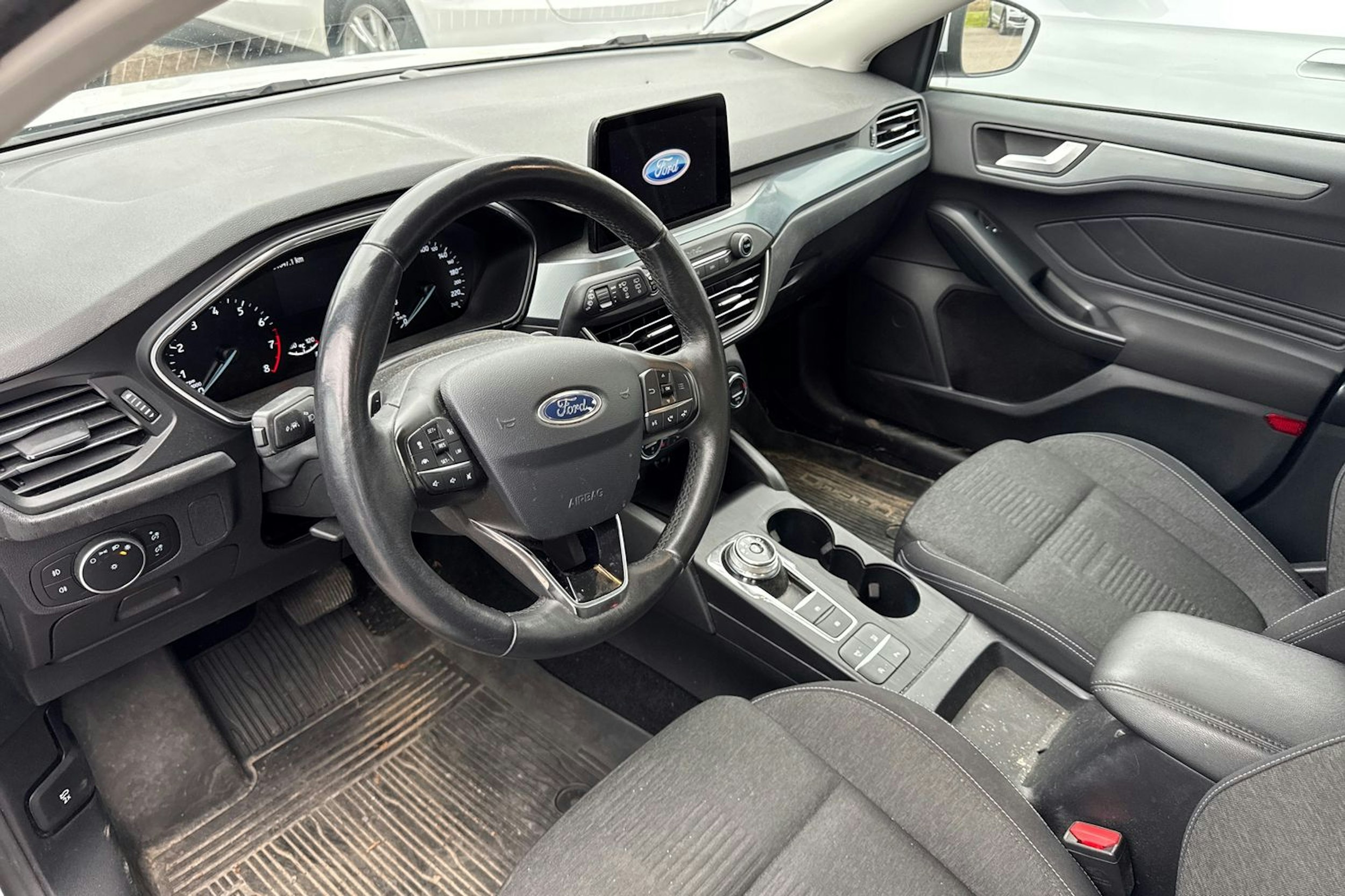 valkoinen Ford Focus 2019 kuva 3.
