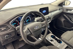 valkoinen Ford Focus 2019 kuva 7.