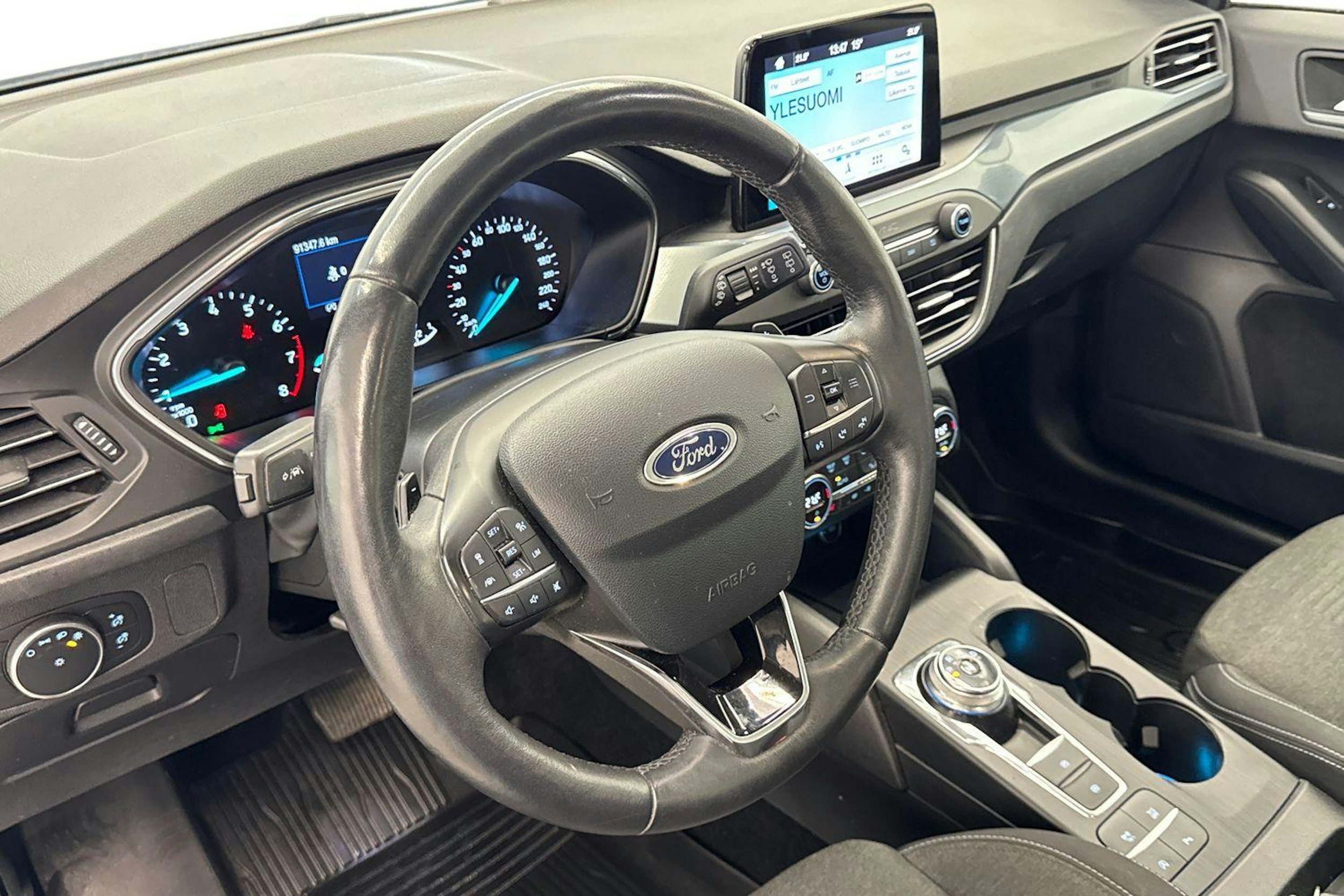 valkoinen Ford Focus 2019 kuva 11.