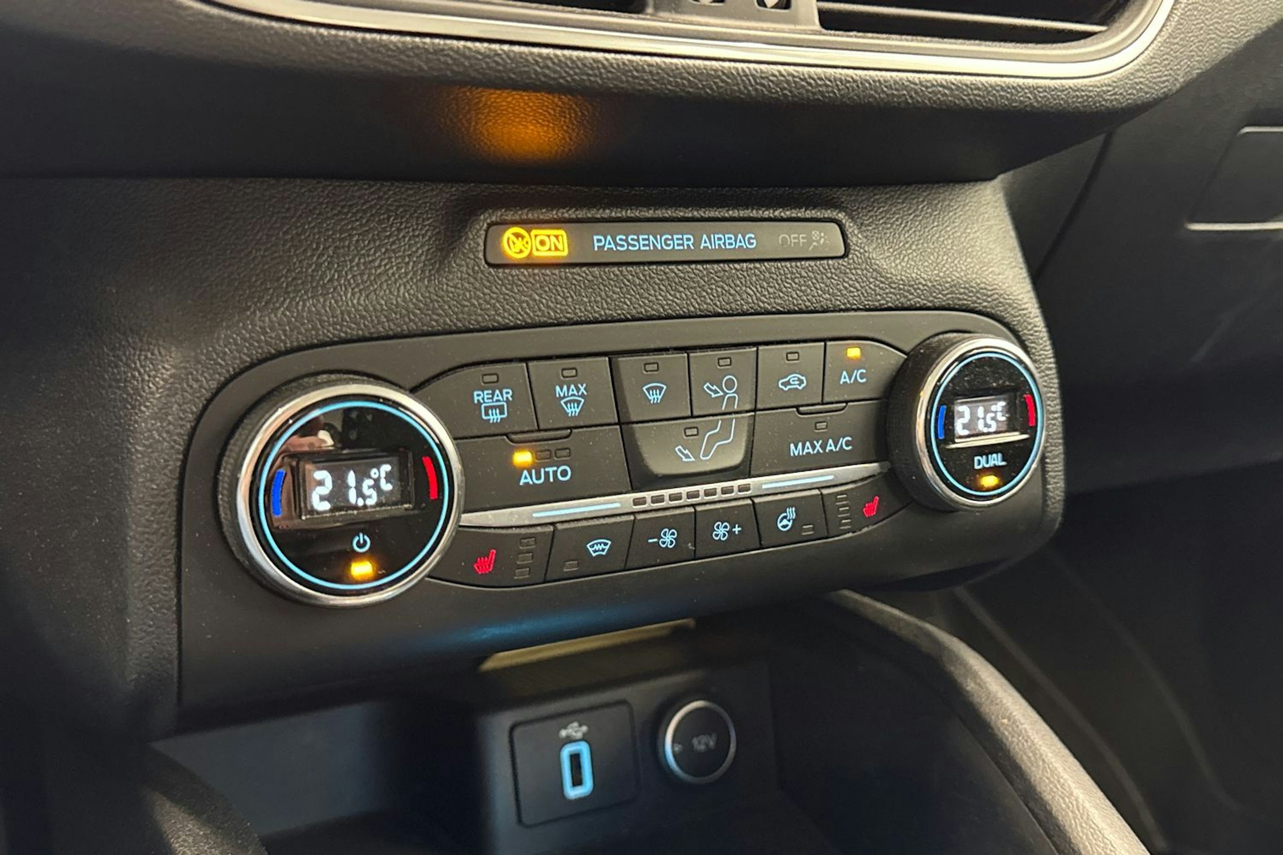 valkoinen Ford Focus 2019 kuva 15.