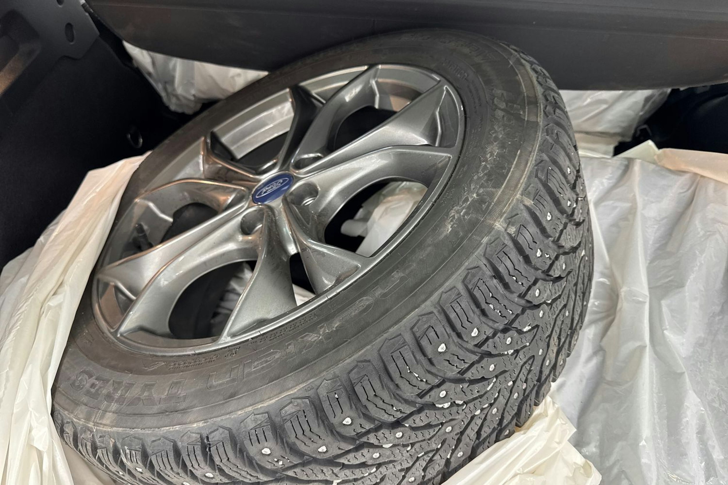 valkoinen Ford Focus 2019 kuva 18.
