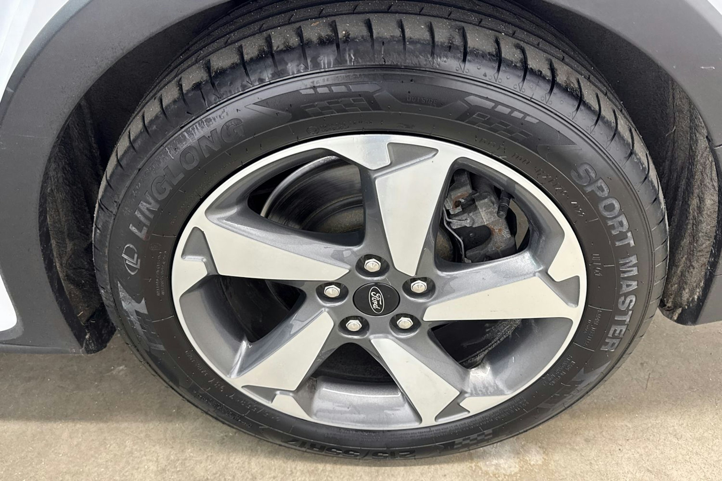 valkoinen Ford Focus 2019 kuva 19.