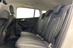 valkoinen Ford Focus 2019 kuva 10.